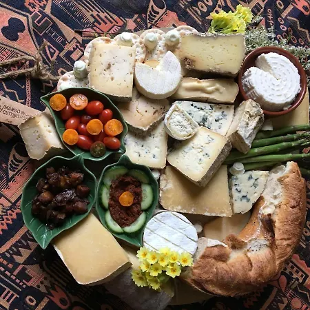 Le Coteau D'olliergues Bed & Breakfast 3*